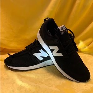 Nike 247 new black and white men athletic shoes